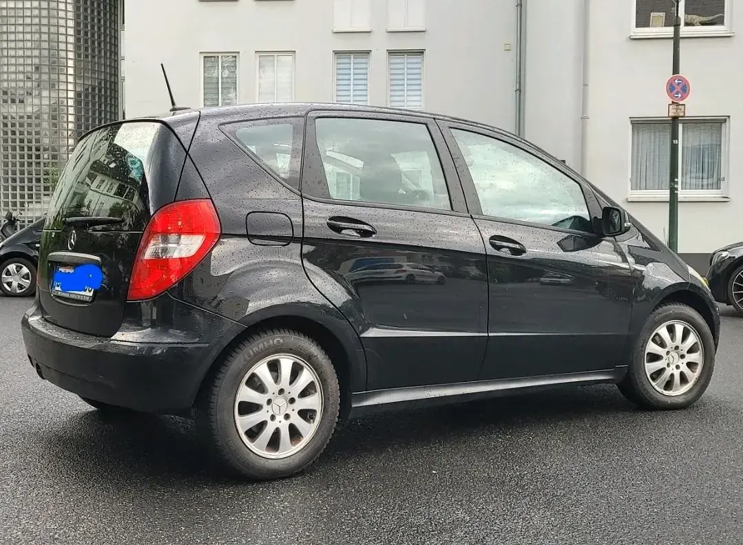Gebraucht Mercedes A180 109 PS (80 kW) 2011 Schwarz Limousine
