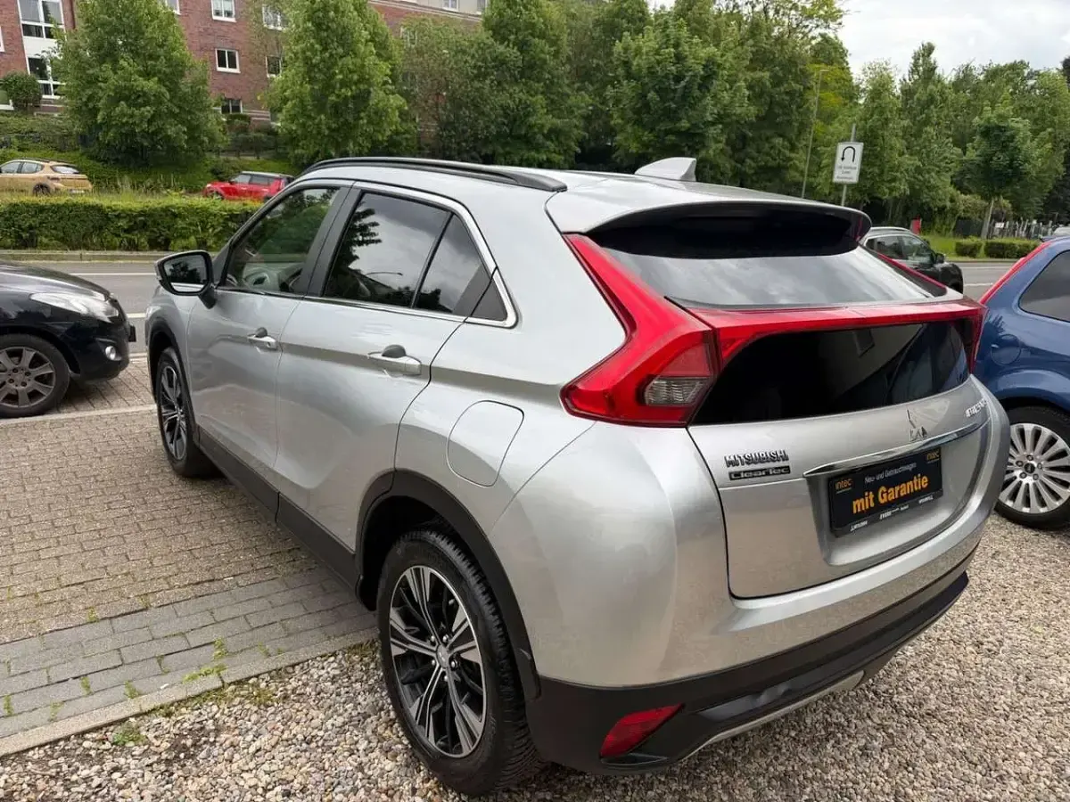 Używany Mitsubishi Eclipse Cross Top 163 KM (119 kW) 2019 Srebrny SUV