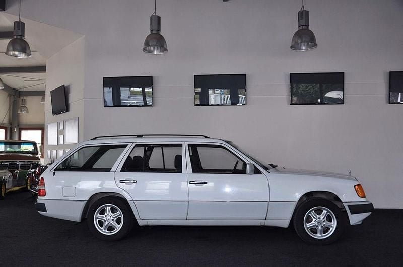 Gebraucht Mercedes E230 132 PS (97 kW) 1991 Artikweiß Kombi