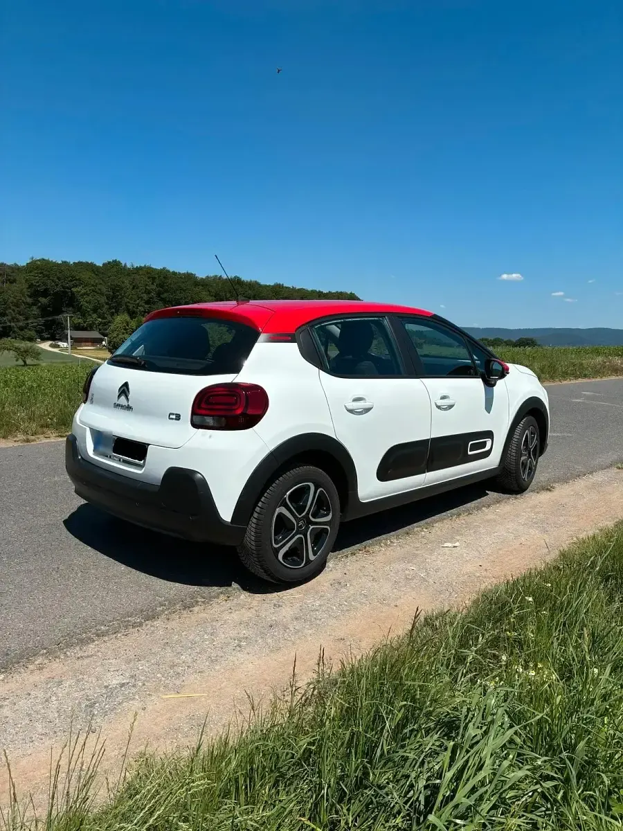 Używany Citroën C3 PureTech 83 KM (61 kW) 2022 Biały Hatchback