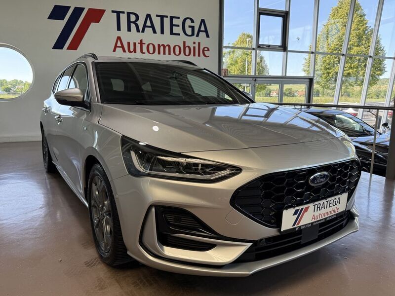 Silber Gebraucht 2024 Ford Focus ST-Line X Limousine | 26.390 € (Fairer Preis) - Bild 1/4
