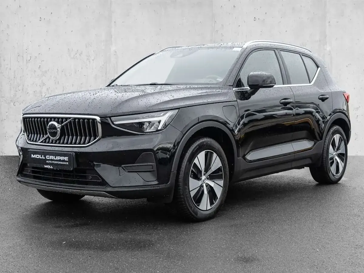 Używany Volvo XC40 129 KM (94 kW) 2022 Czarny SUV