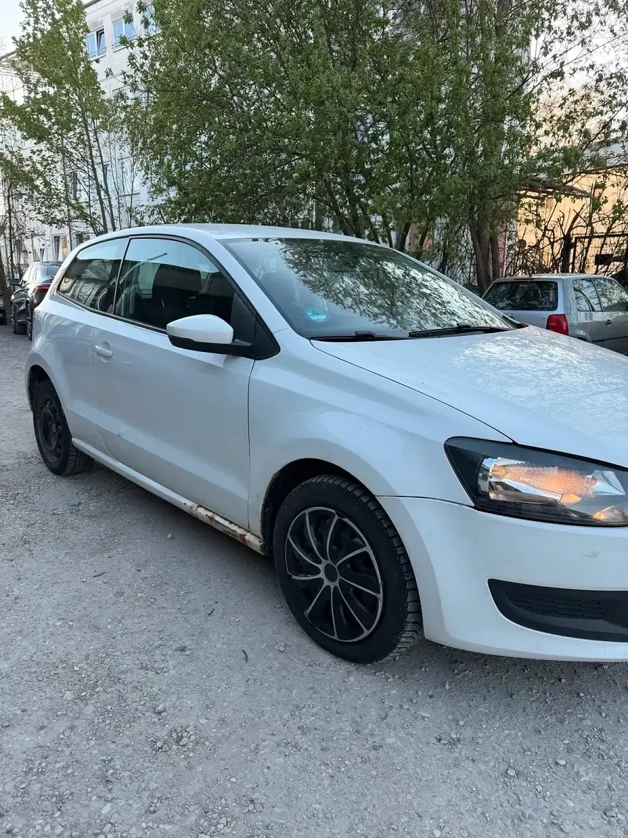 Gebraucht VW Polo 60 PS (44 kW) 2013 Weiß Kleinwagen