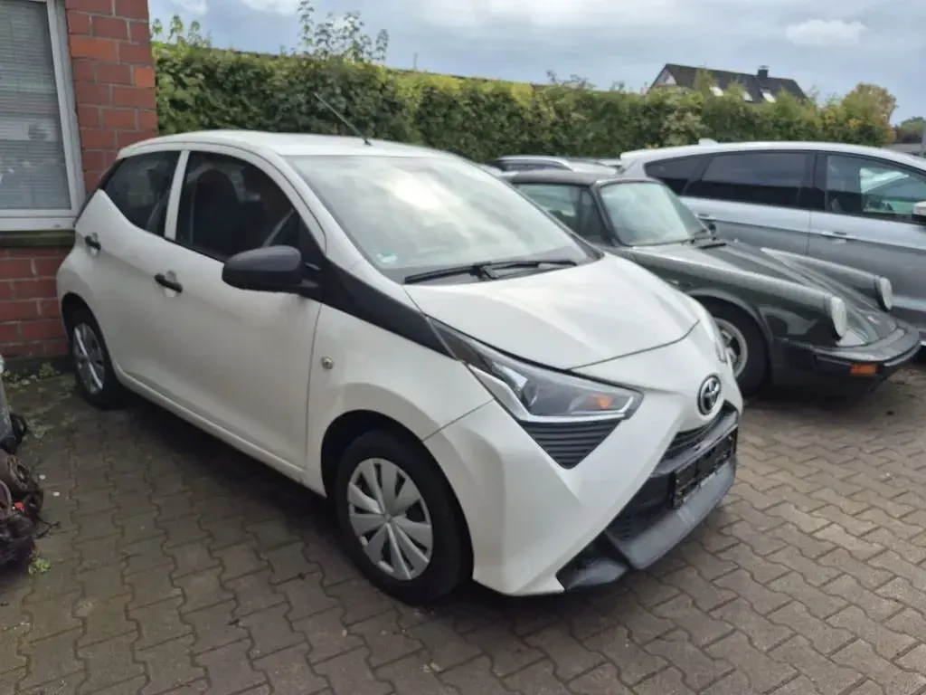 Gebraucht Toyota Aygo 72 PS (52 kW) 2020 Weiß Kleinwagen