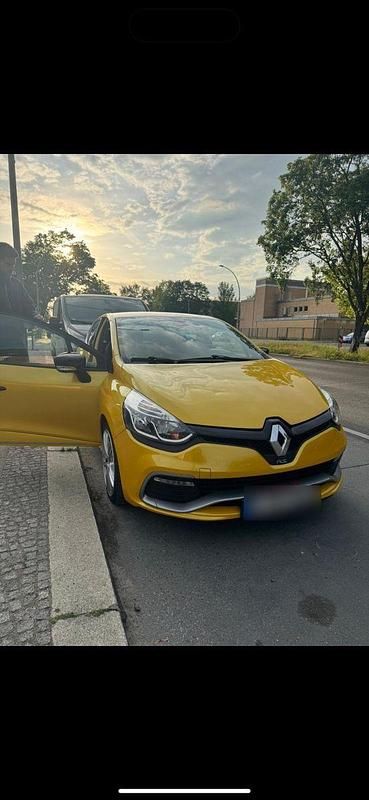 Gelb Gebraucht 2016 Renault Clio IV Trophy Kleinwagen | 13.999 € (Superpreis) - Bild 1/4