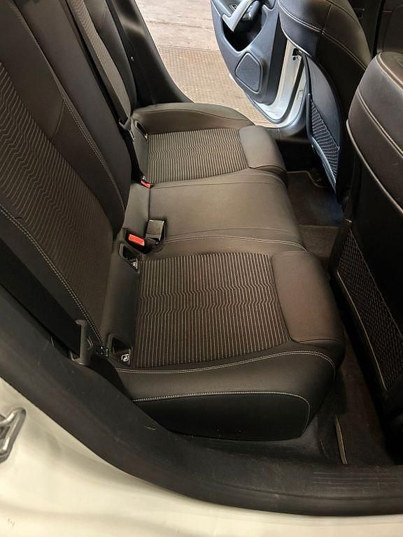 Gebraucht Mercedes CLA180 136 PS (100 kW) 2020 Weiß Limousine