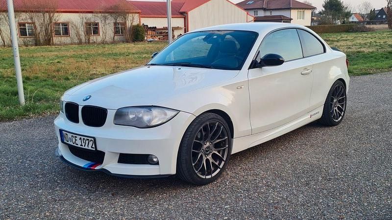 Gebraucht BMW 120 Performance 209 PS (153 kW) 2009 Weiß Kleinwagen