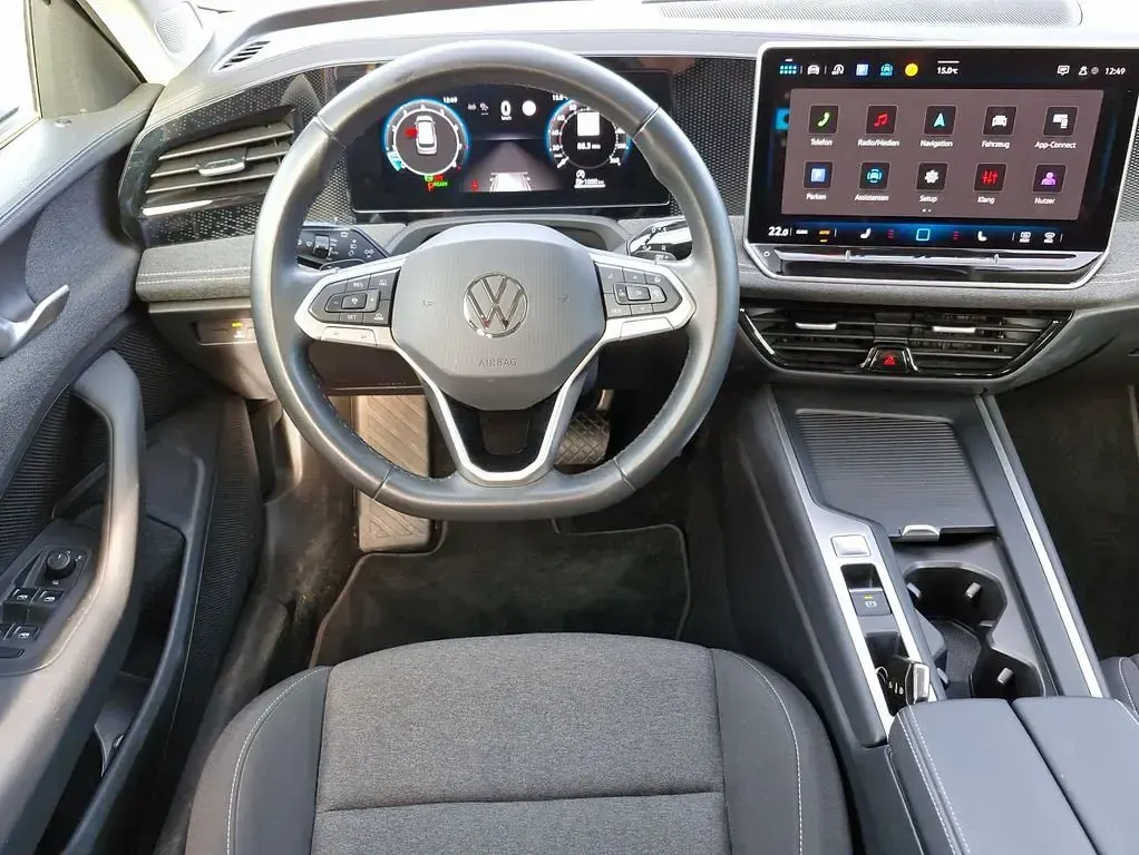 Gebraucht VW Passat 150 PS (110 kW) 2025 Grenadillschwarz metallic (metallic) Kombi