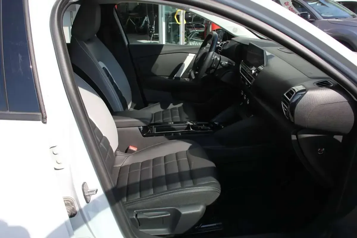 Gebraucht Citroën C4 X 131 PS (96 kW) 2025 Okenitweiss SUV