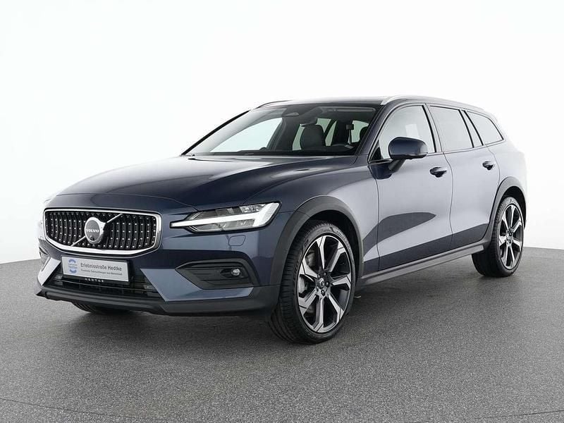 Blau Gebraucht 2024 Volvo V60 CC Ultimate Kombi | 46.880 € (Guter Preis) - Bild 1/4