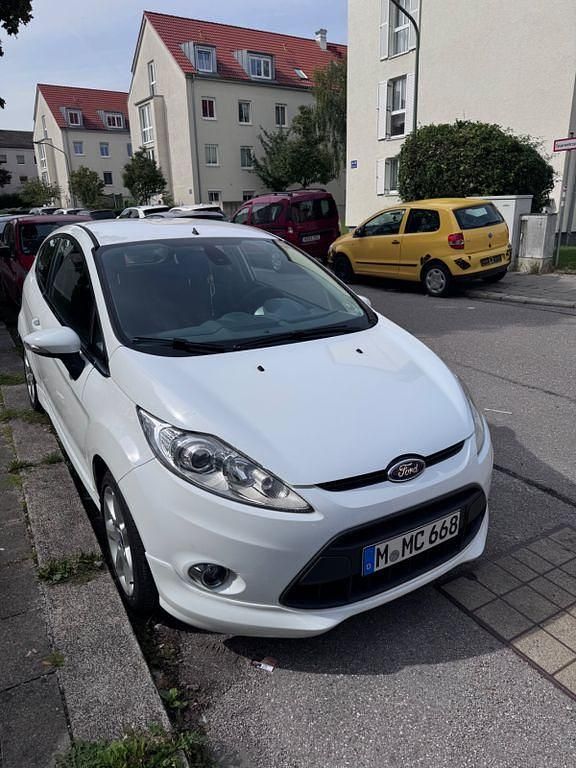 Weiß Gebraucht 2010 Ford Fiesta Sport Limousine | 3.600 € - Bild 1/4