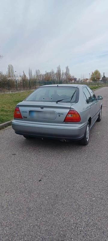 Gebraucht Honda Civic 90 PS (66 kW) 1997 Silber Limousine