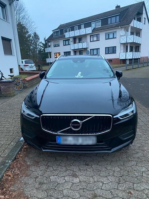 Schwarz Gebraucht 2018 Volvo XC60 Momentum SUV | 27.000 € (Fairer Preis) - Bild 1/4