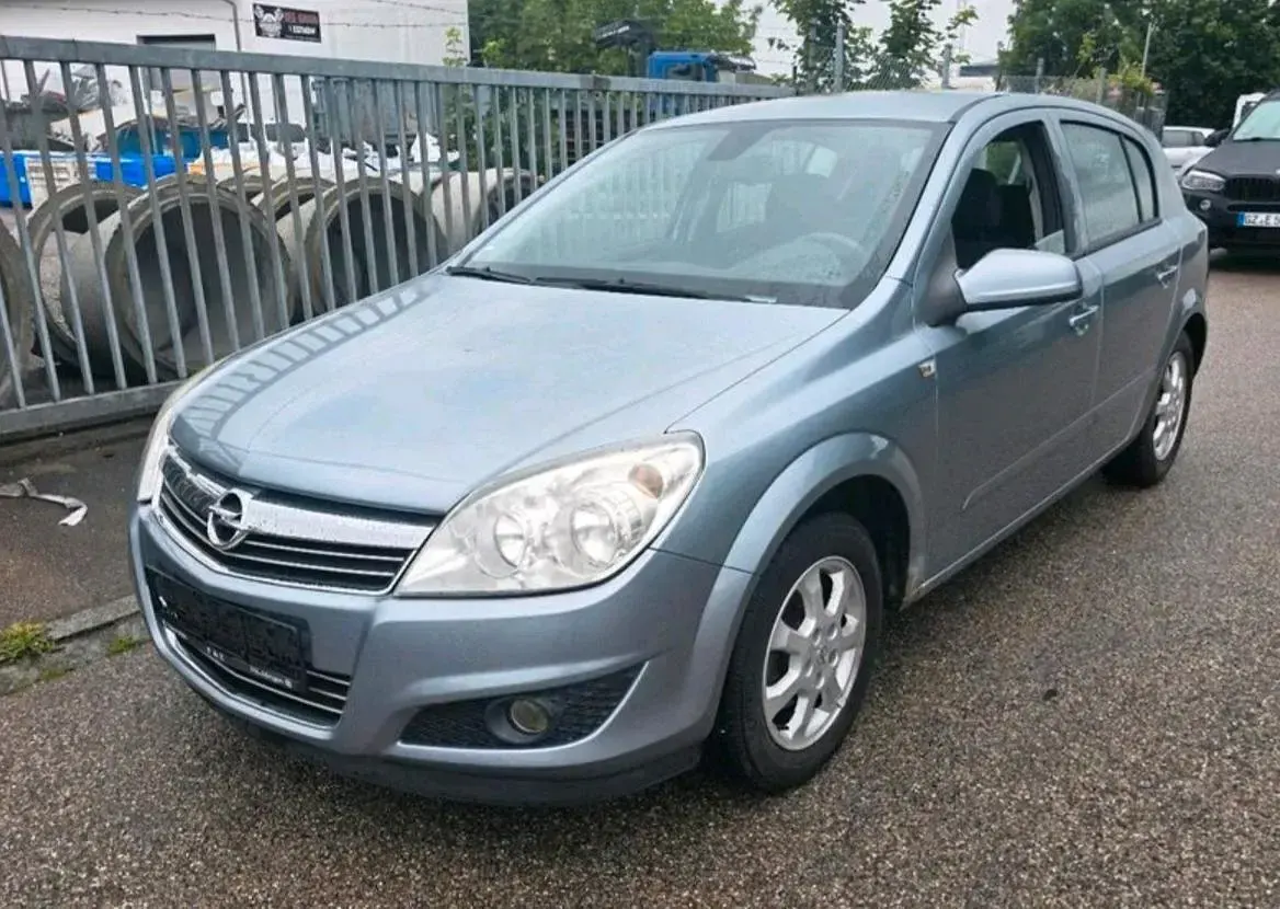 Gebraucht Opel Astra 116 PS (85 kW) 2007 Silber Kleinwagen