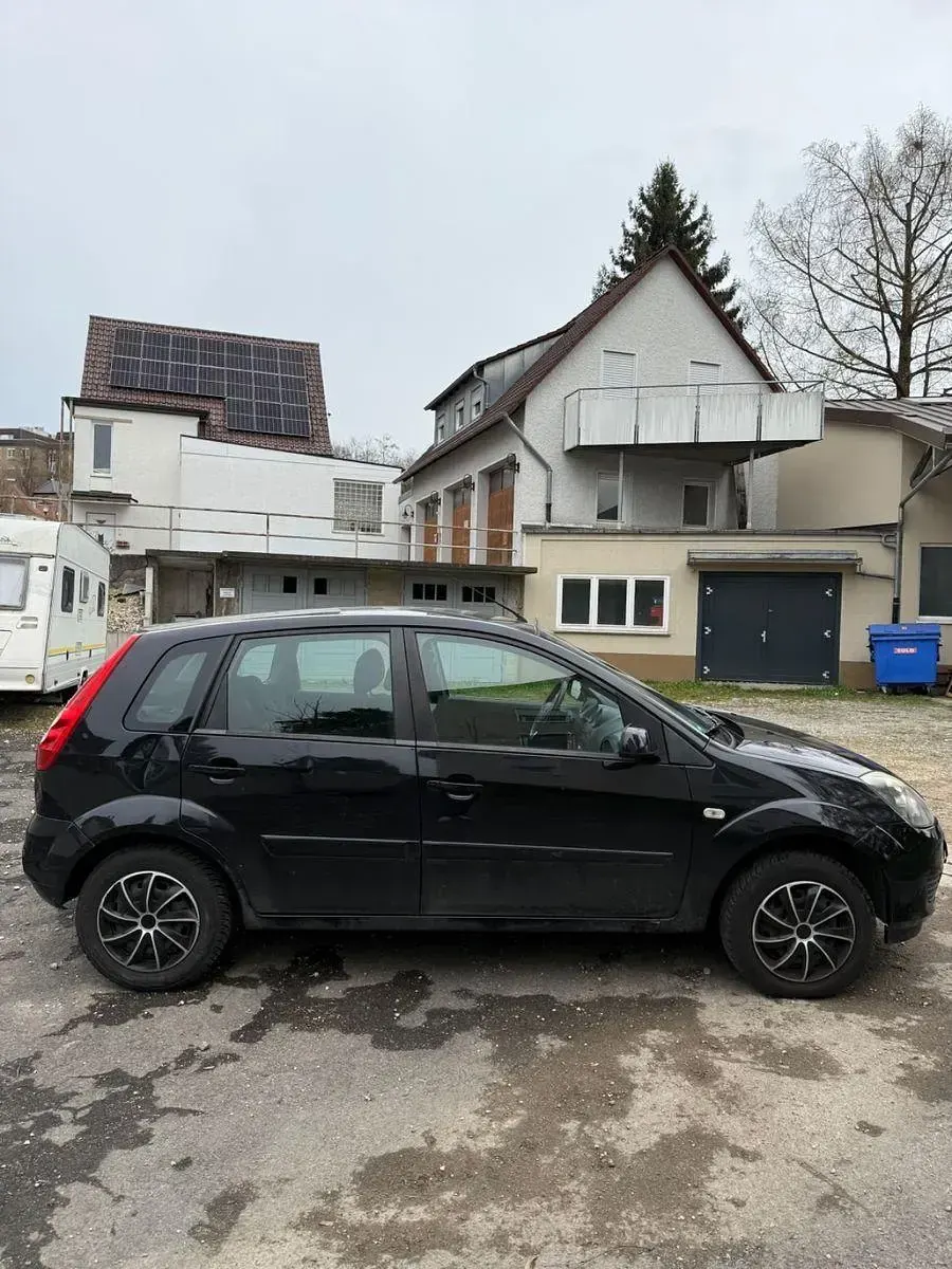 Gebraucht Ford Fiesta Ambiente 69 PS (50 kW) 2007 Schwarz Kleinwagen
