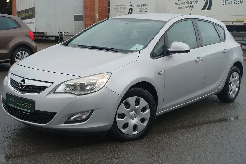 Gebraucht Opel Astra Edition 116 PS (85 kW) 2010 Silber Limousine