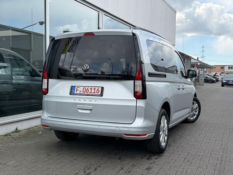 Gebraucht VW Caddy Life 122 PS (89 kW) 2023 Silber Van / Kleinbus