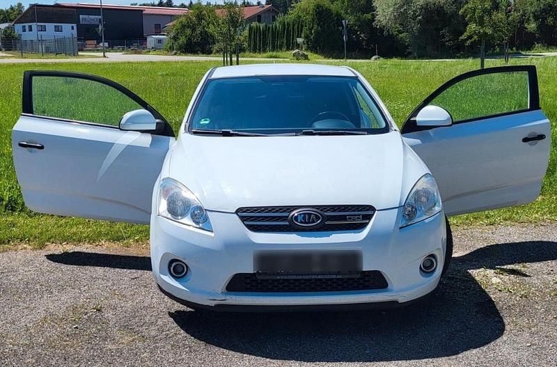 Używany Kia Ceed 116 KM (85 kW) 2008 Biały Hatchback