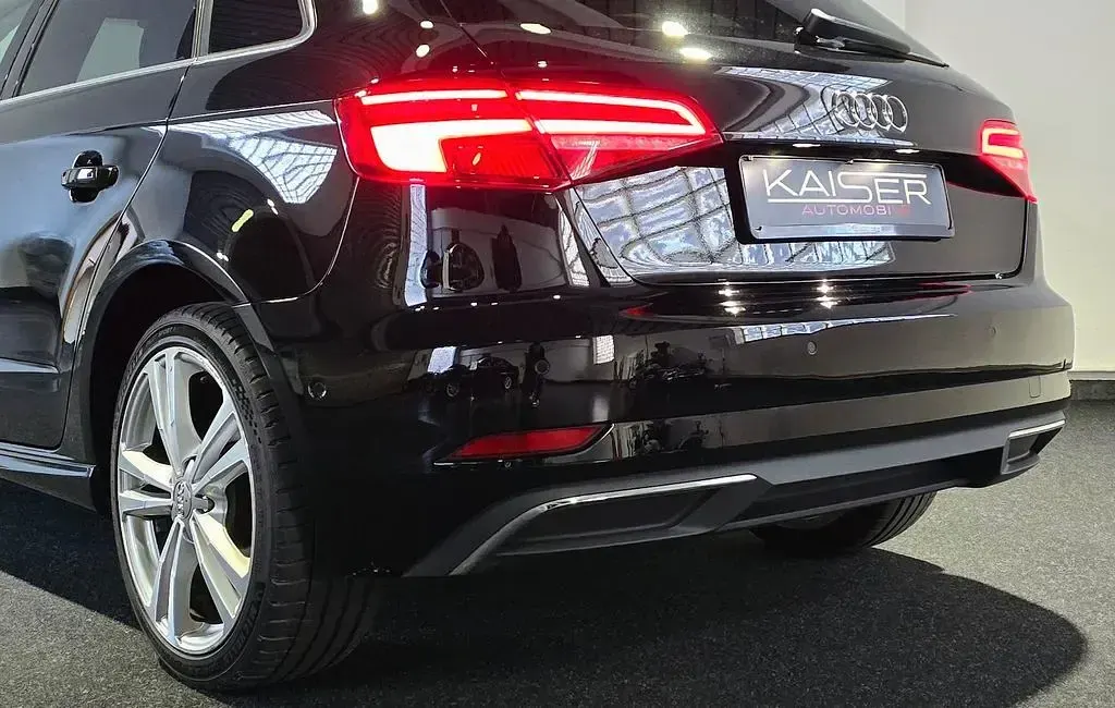 Gebraucht Audi e-tron Sport 150 PS (110 kW) 2020 Brillantschwarz SUV