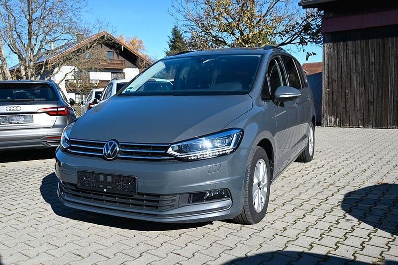 Grau Gebraucht 2022 VW Touran Highline Van / Kleinbus | 30.400 € (Fairer Preis) - Bild 1/4