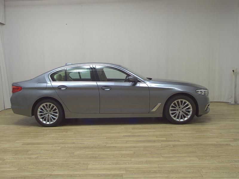 Blau Gebraucht 2020 BMW 520 Luxury Line Limousine | 28.980 € (Guter Preis) - Bild 1/4