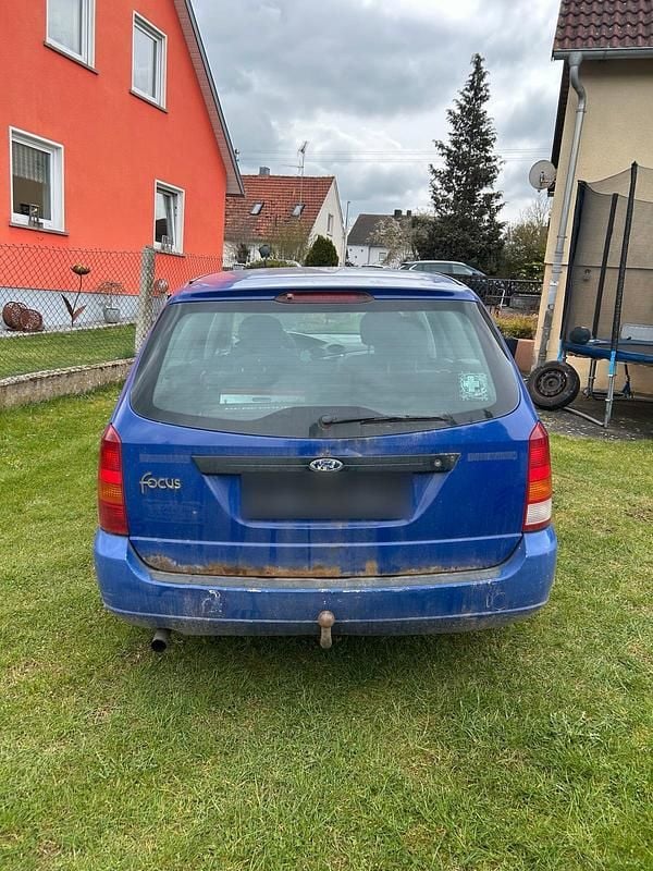 Second-hand Ford Focus 101 CP (74 kW) 1999 Albastru Break