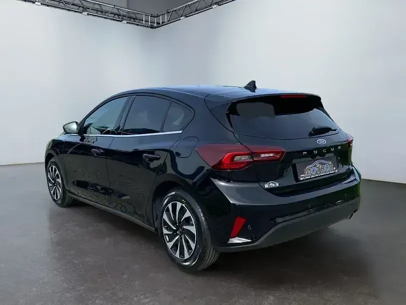 Neu Ford Focus Titanium 155 PS (114 kW) 2025 Agate black Limousine