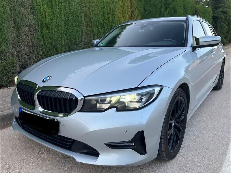 Silber Gebraucht 2021 BMW 320 Sport Line Kombi | 18.950 € (Superpreis) - Bild 1/4