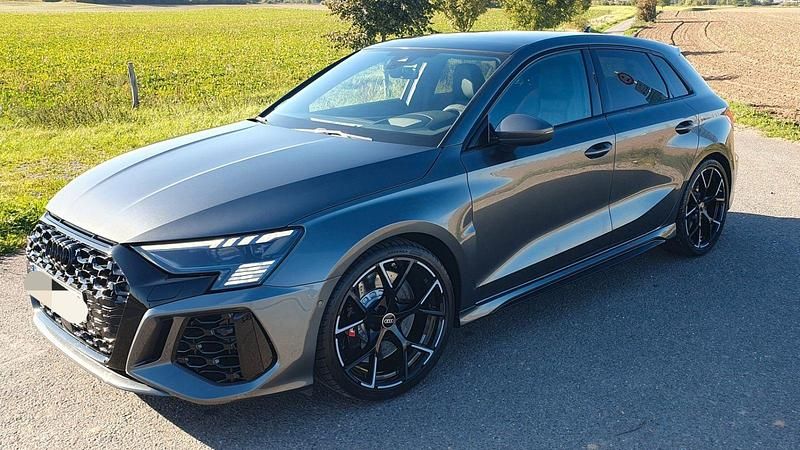 Gebraucht Audi RS3 Ambiente 400 PS (294 kW) 2022 Grau Limousine