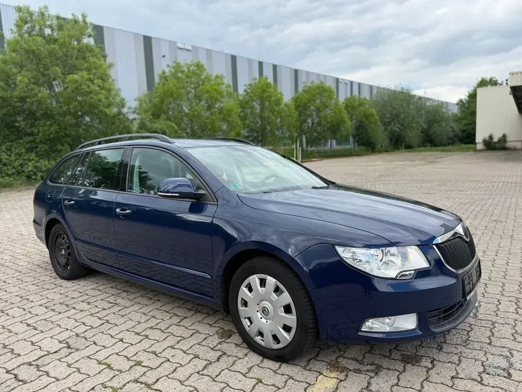 Używany Skoda Superb 140 KM (102 kW) 2010 Niebieski Kombi
