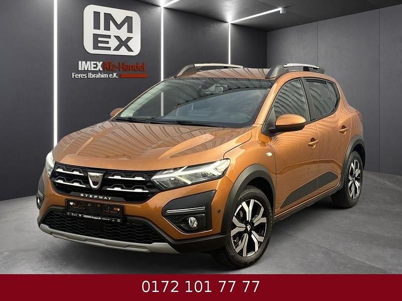 Orange Gebraucht 2021 Dacia Sandero Stepway Kleinwagen | 9.900 € - Bild 1/4