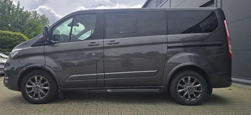 Gebraucht Ford Tourneo Titanium 185 PS (136 kW) 2021 Grau Van / Kleinbus