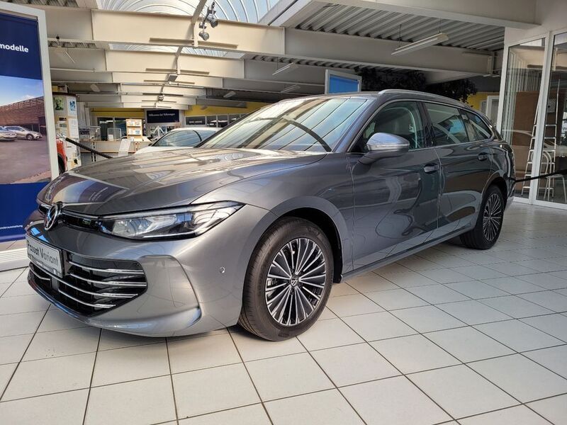 Gebraucht VW Passat Elegance 150 PS (110 kW) 2024 Grau Kombi
