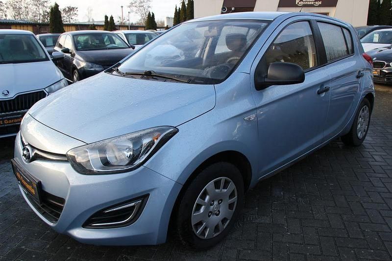 Gebraucht Hyundai i20 Edition 86 PS (63 kW) 2013 Blau Limousine