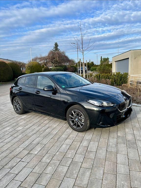 Gebraucht BMW 116 Shadowline 122 PS (89 kW) 2025 Schwarz Kleinwagen