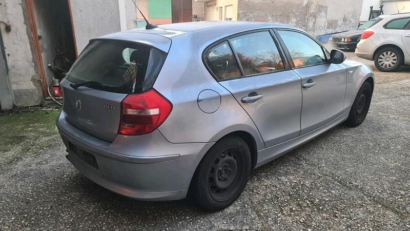 Gebraucht BMW 116 122 PS (89 kW) 2011 Blau Kleinwagen