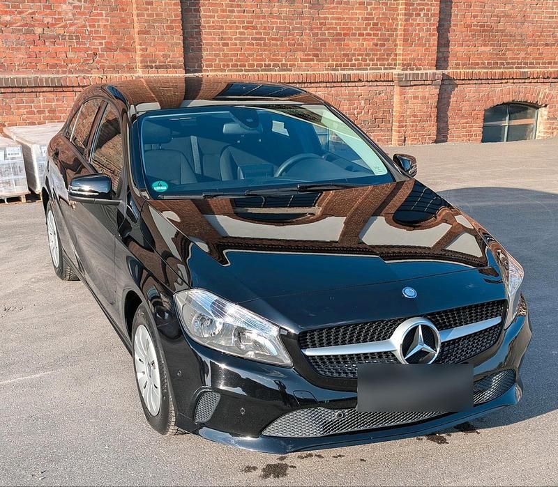 Gebraucht Mercedes A160 102 PS (75 kW) 2016 Schwarz Kleinwagen