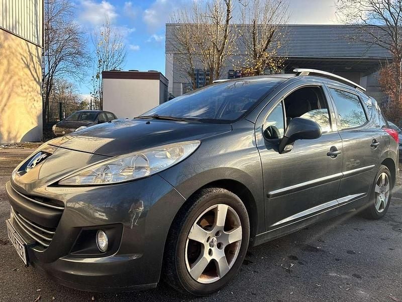 Gebraucht Peugeot 207 Premium 109 PS (80 kW) 2010 Lack grau shark/metallic Kombi