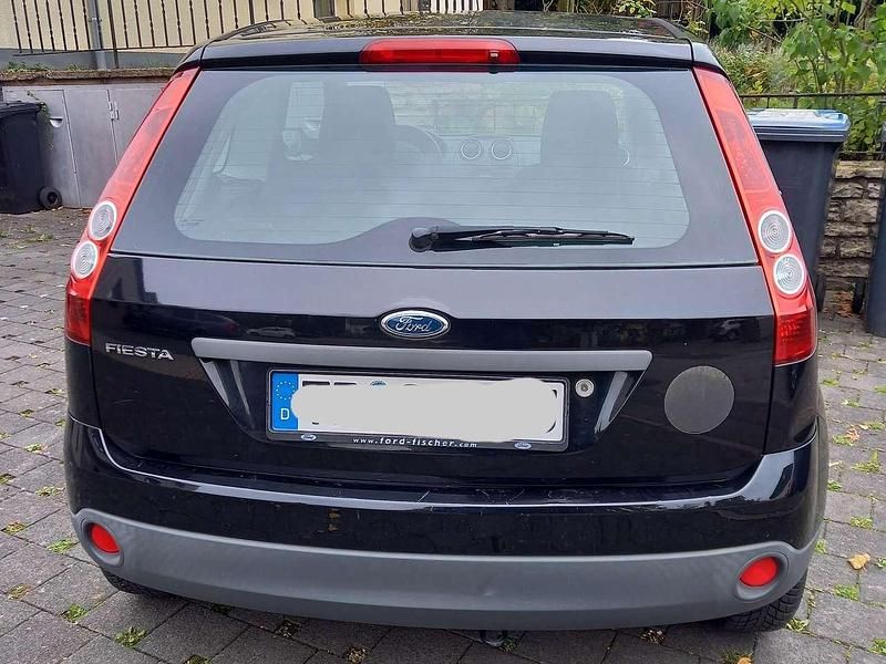 Gebraucht Ford Fiesta Ambiente 60 PS (44 kW) 2007 Schwarz Kleinwagen