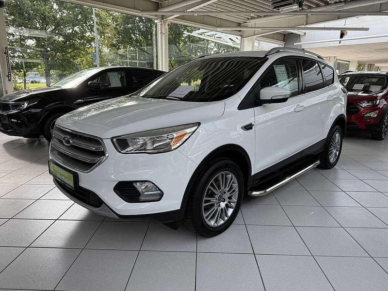 Weiß Gebraucht 2017 Ford Kuga Trend SUV | 9.980 € (Guter Preis) - Bild 1/4