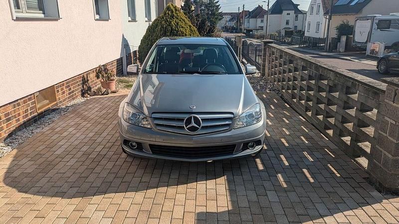 Gebraucht Mercedes C180 Elegance 156 PS (114 kW) 2010 Grau Limousine