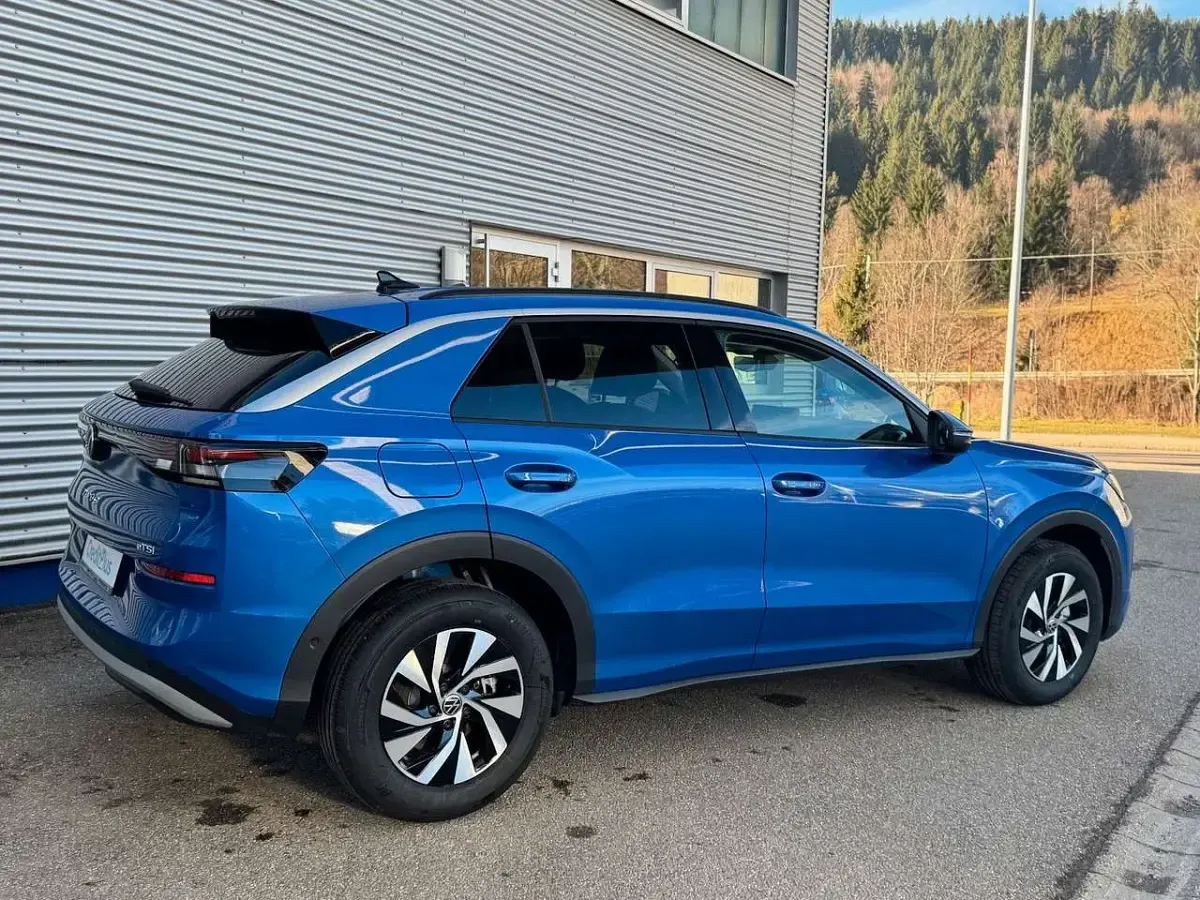 Neu VW T-Roc Life 116 PS (85 kW) 2026 Blau SUV