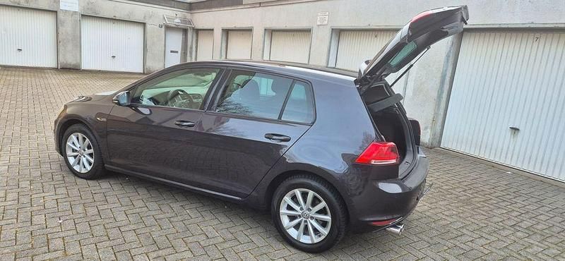 Violet Gebraucht 2015 VW Golf LOUNGE Limousine | 11.900 € (Fairer Preis) - Bild 1/4