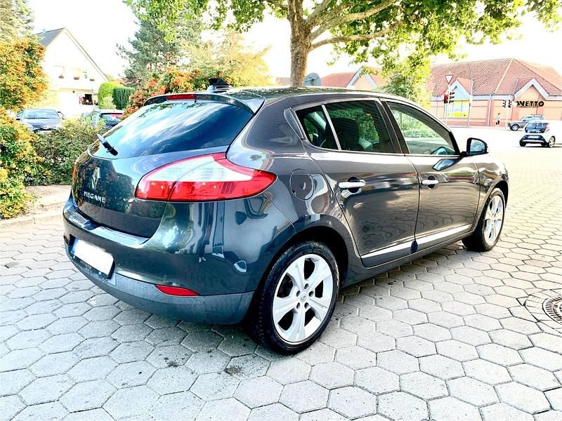 Gebraucht Renault Mégane 110 PS (80 kW) 2010 Grau Limousine