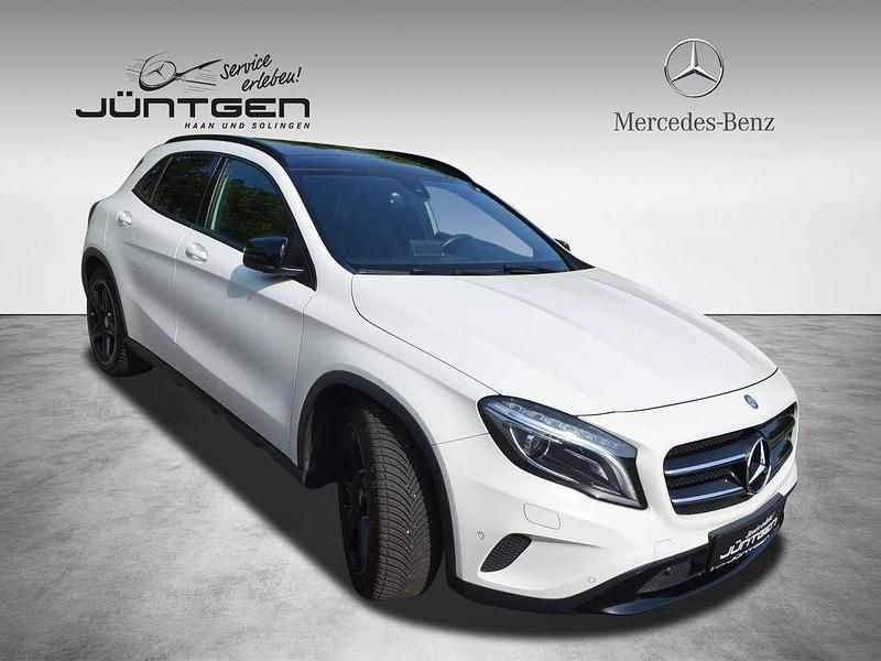 Weiß Gebraucht 2016 Mercedes GLA220 Night SUV | 20.888 € (Etwas zu teuer) - Bild 1/4