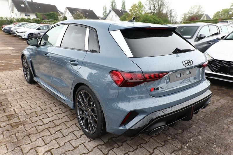 Neu Audi RS3 Advanced 400 PS (294 kW) 2025 Grau Limousine
