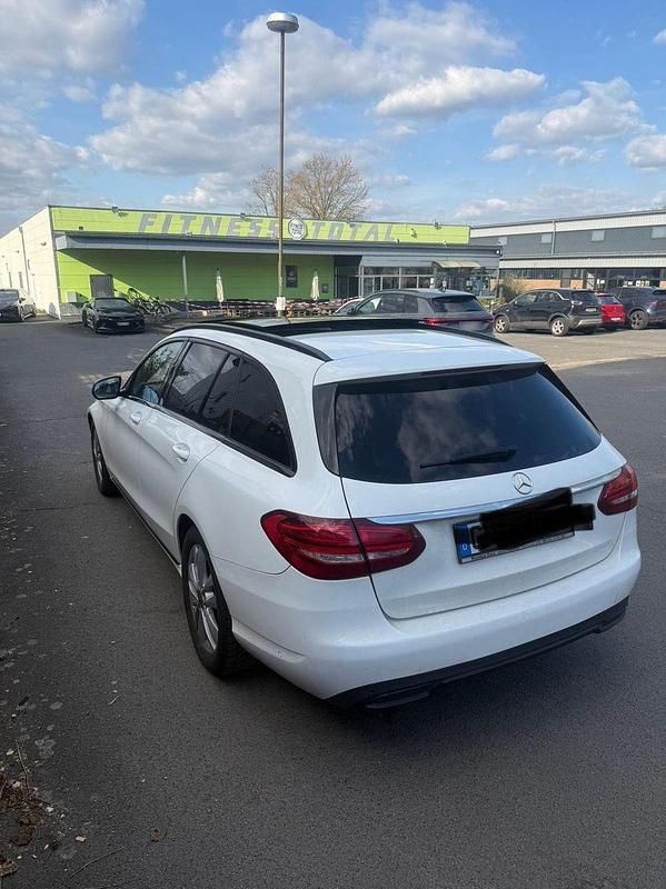 Gebraucht Mercedes C220 Avantgarde 170 PS (125 kW) 2016 Weiß Kombi