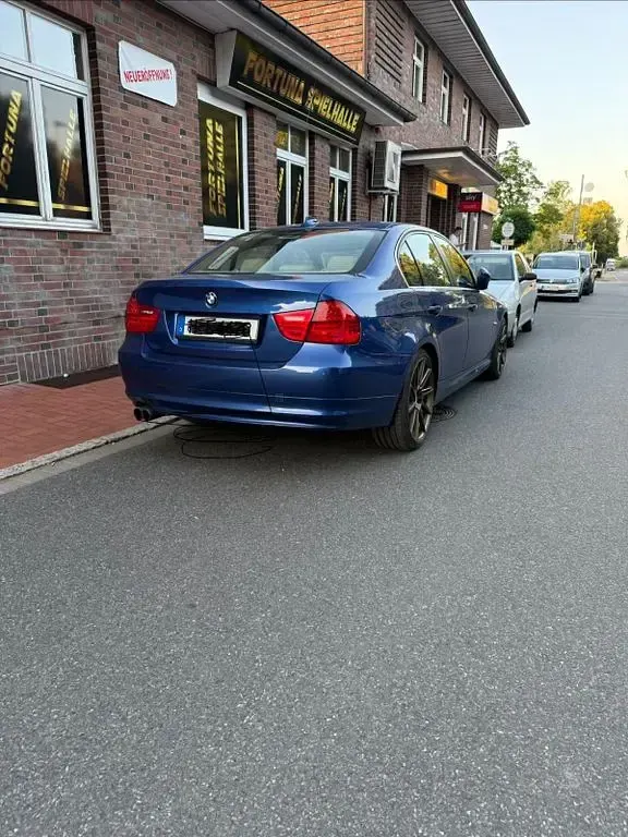 Gebraucht BMW 325 218 PS (160 kW) 2008 Blau Limousine