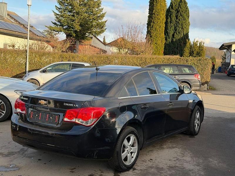 Gebraucht Chevrolet Cruze LS 113 PS (83 kW) 2010 Schwarz Limousine
