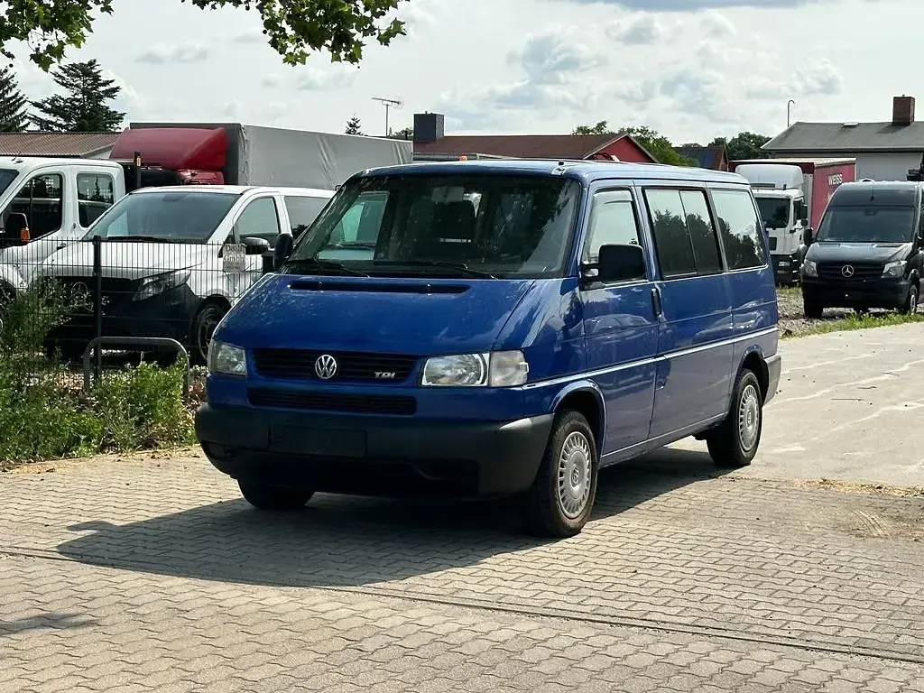 Second-hand VW Caravelle 102 CP (75 kW) 2001 Albastru Van